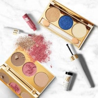 Upto 20% OFF on Make-up Kit Collections