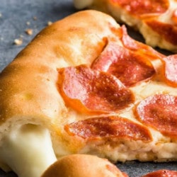 Pizza Hut India: Upto 55% OFF on Chicken Stuffed Crust Pizza's