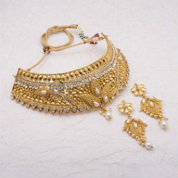 Buy 1 Get 1 FREE on Women's Festive / Gift Jewellery
