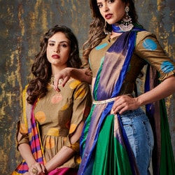 Flat ₹ 1,000 OFF on 2+ Women's Monsoon Styles !